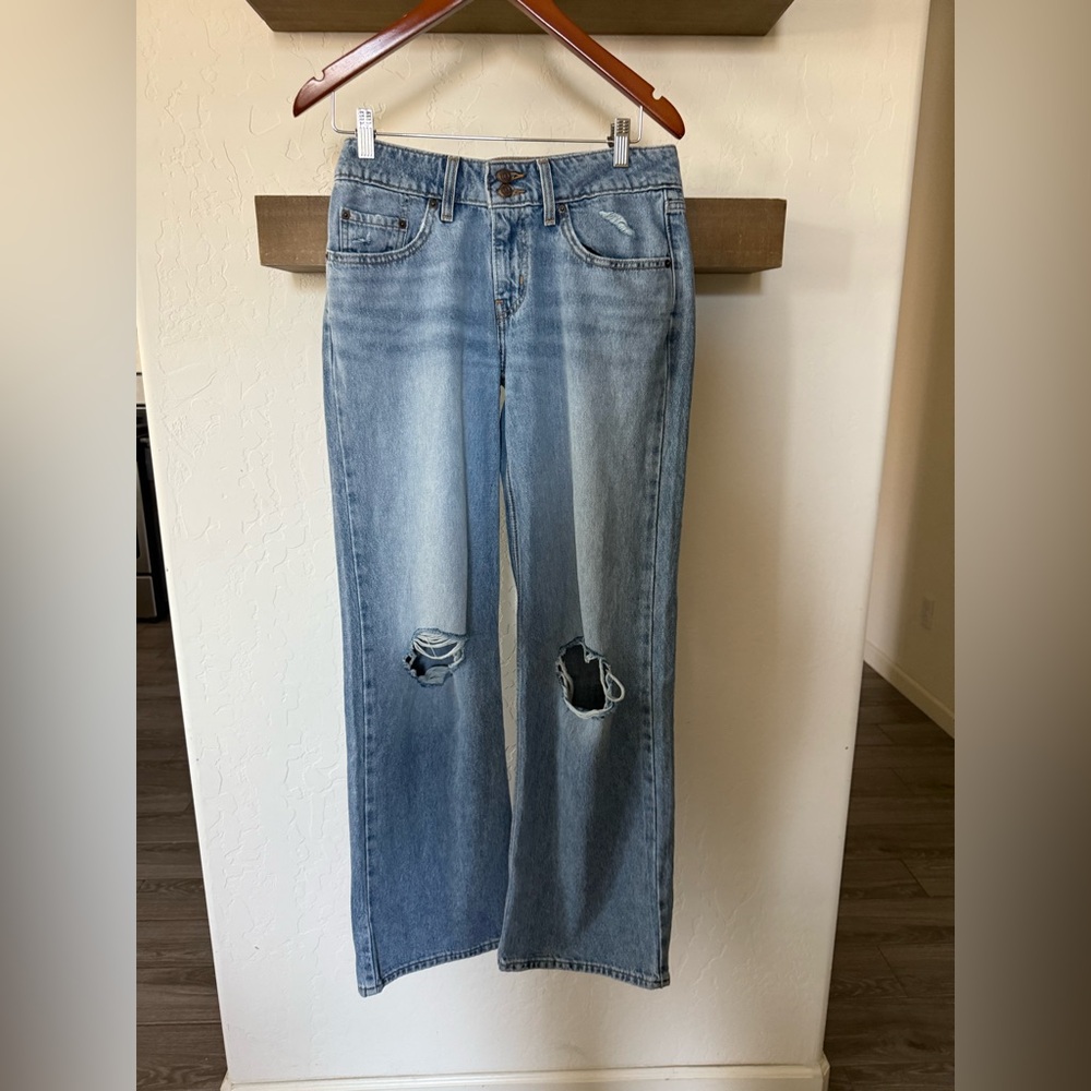 Levi's|Women’s low rise superlow loose jeans,Light wash Straight/wide leg•••27 - Picture 4 of 16